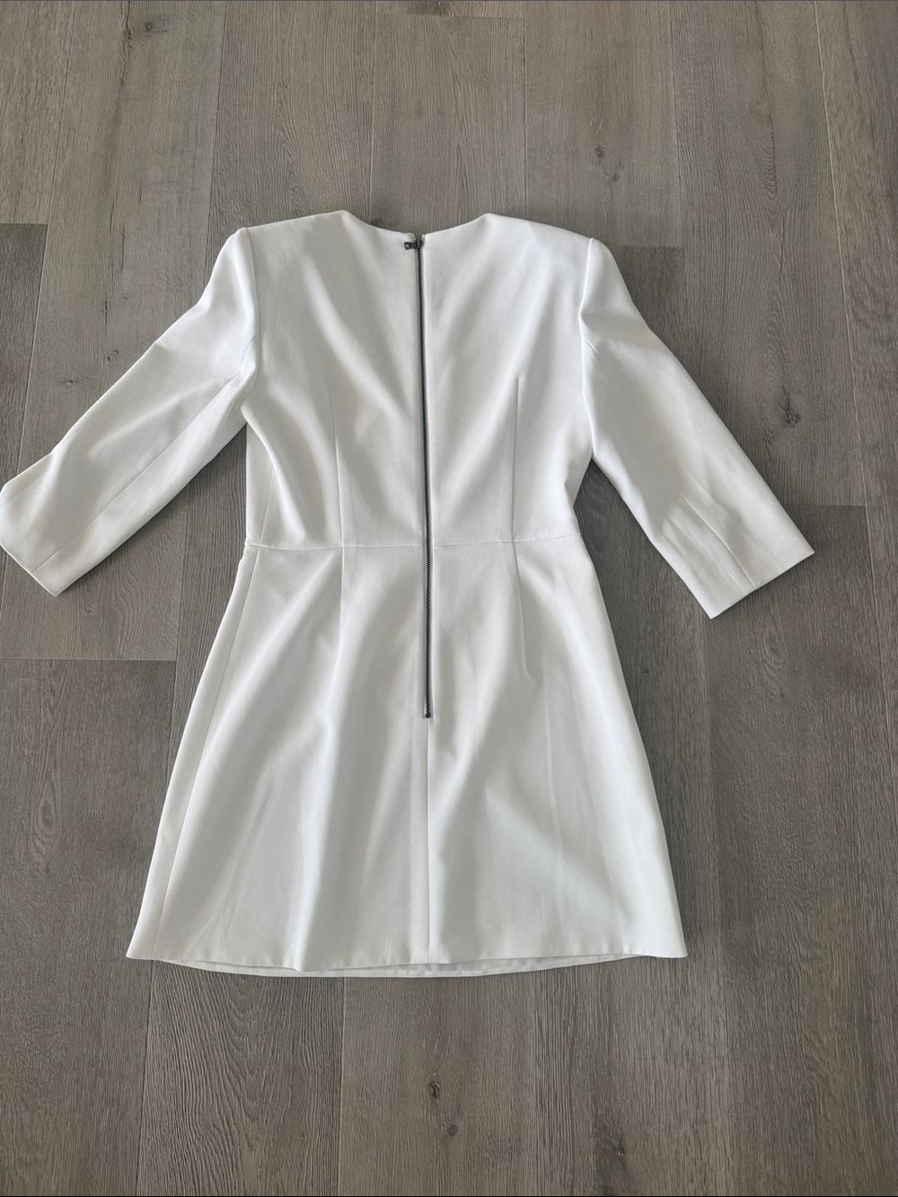 Alice + Olivia White V-Neck Mini Sheath Dress - Picture 6 of 7